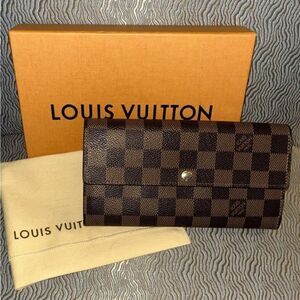 Authentic Louis Vuitton Damier Ebene Sarah Wallet International FUll set : Box